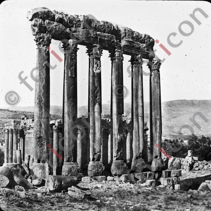 Die sechs Säulen des Jupitertempels | The six pillars of the Temple of Jupiter (foticon-simon-heiligesland-54-080-sw.jpg)